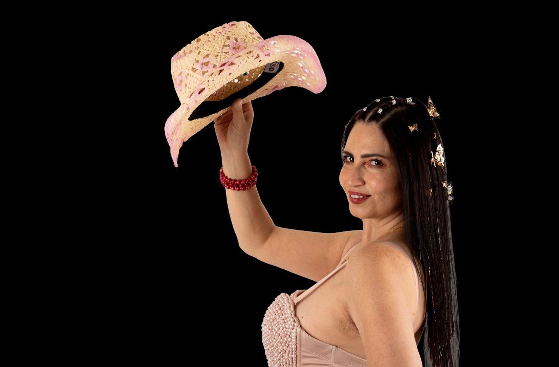 Lisi Esnaurrízar presenta el espectáculo de música y stand up “Dulce y Peligrosa – Show”