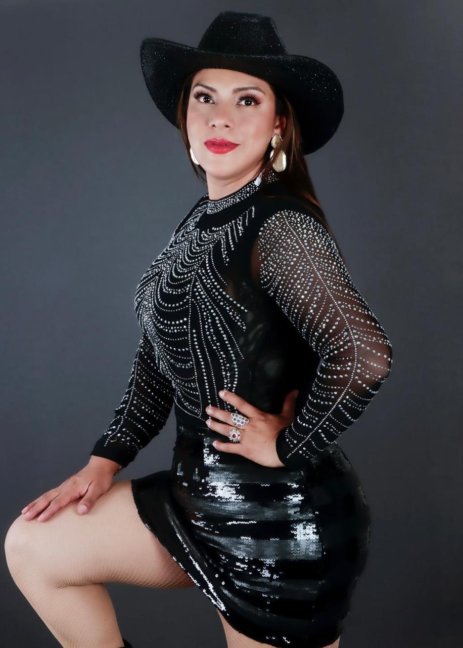 Infidelidad, sexo y hasta reencarnación: Fabiana Rojas nos dice de qué tratan sus sencillos