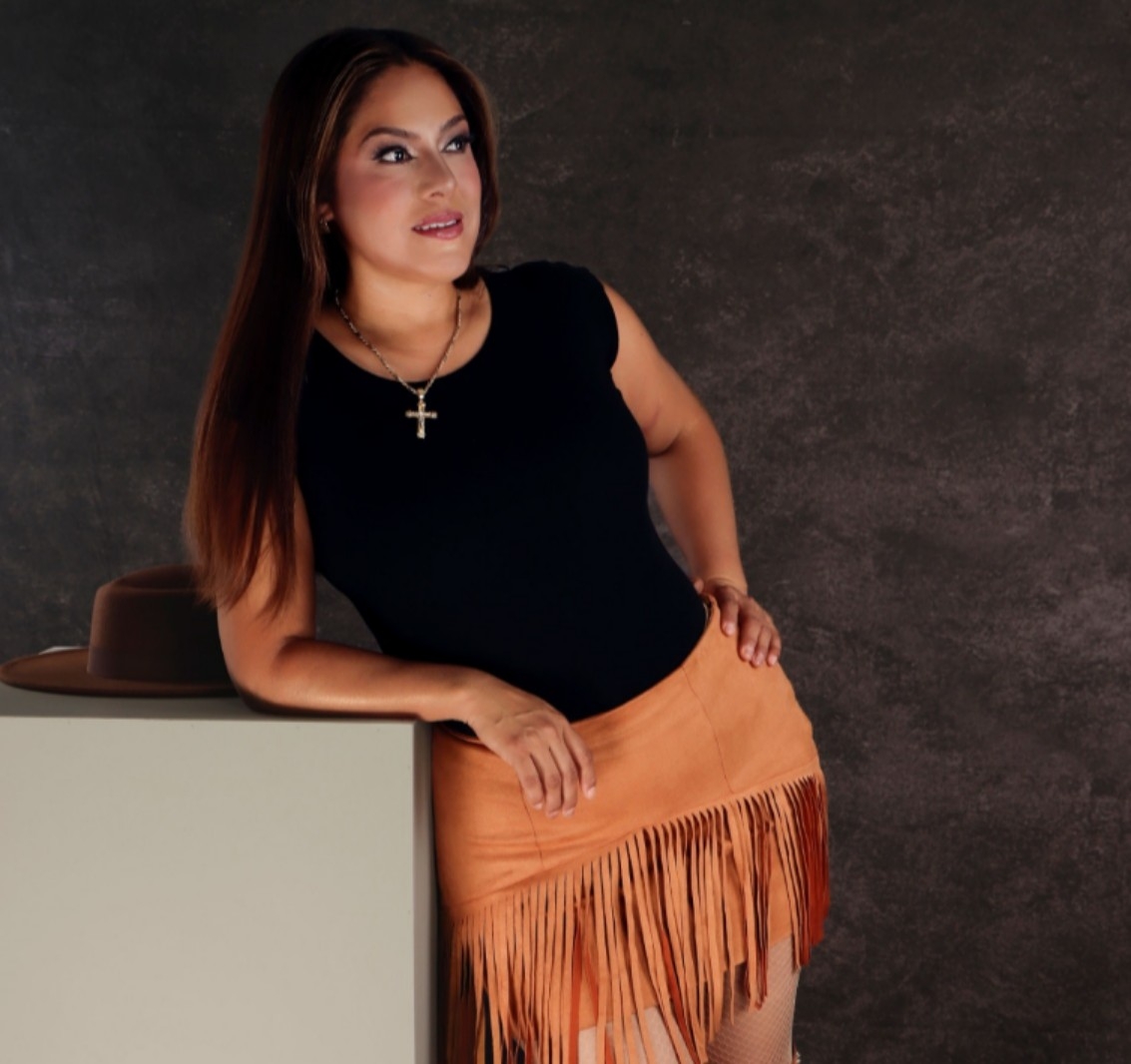 Lanza Fabiana Rojas su primer sencillo en la radio y prepara sus primeras actuaciones en vivo